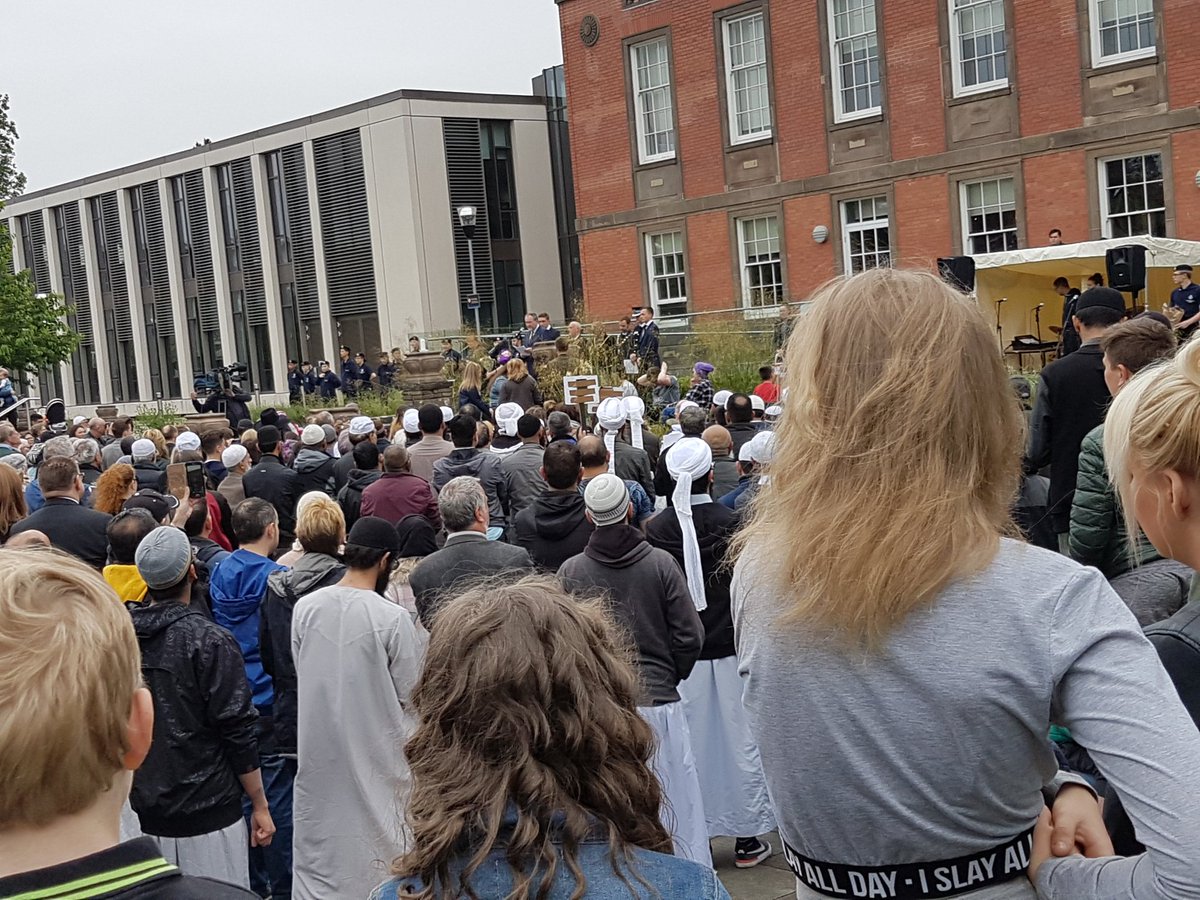 mis_amina's tweet image. What a great turn out at Trafford Town Hall for today's vigil for all the deceased  and injured in last week's Arena Attack.
