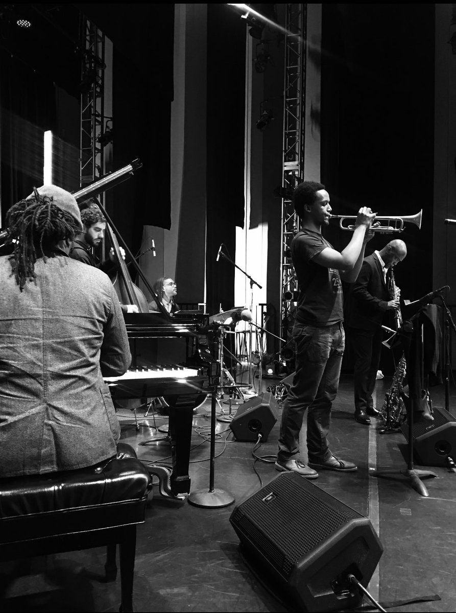 HIDEscorpiomoon's tweet photo. #Gratitude #JFKCenter #liveJazzMusic #GeorgeBurtonGroup #specialguestvocalist #MakeHimStrong #photographobby https://t.co/oxhseGtonJ