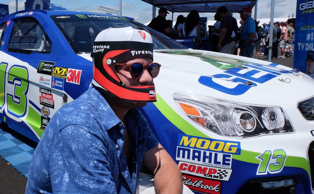 paper_helmets's tweet photo. #Geico #NASCAR making an appearance at the #Indy500 fan zone. Is that a #Firestone Motorsport helmet? Classy! #paperhemet #creativehype https://t.co/QDCDkuVWDe