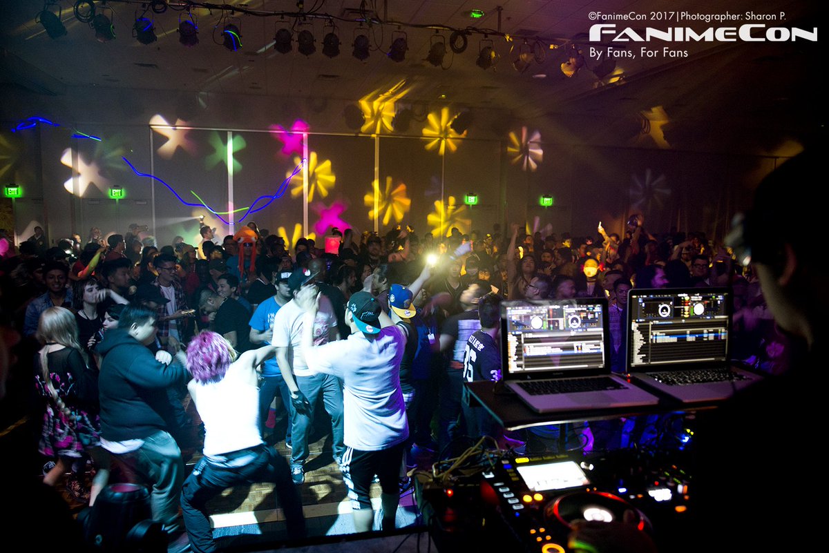 FanimeCon's tweet image. Dancing the night away, attendees and T-Rexes! #Fanime