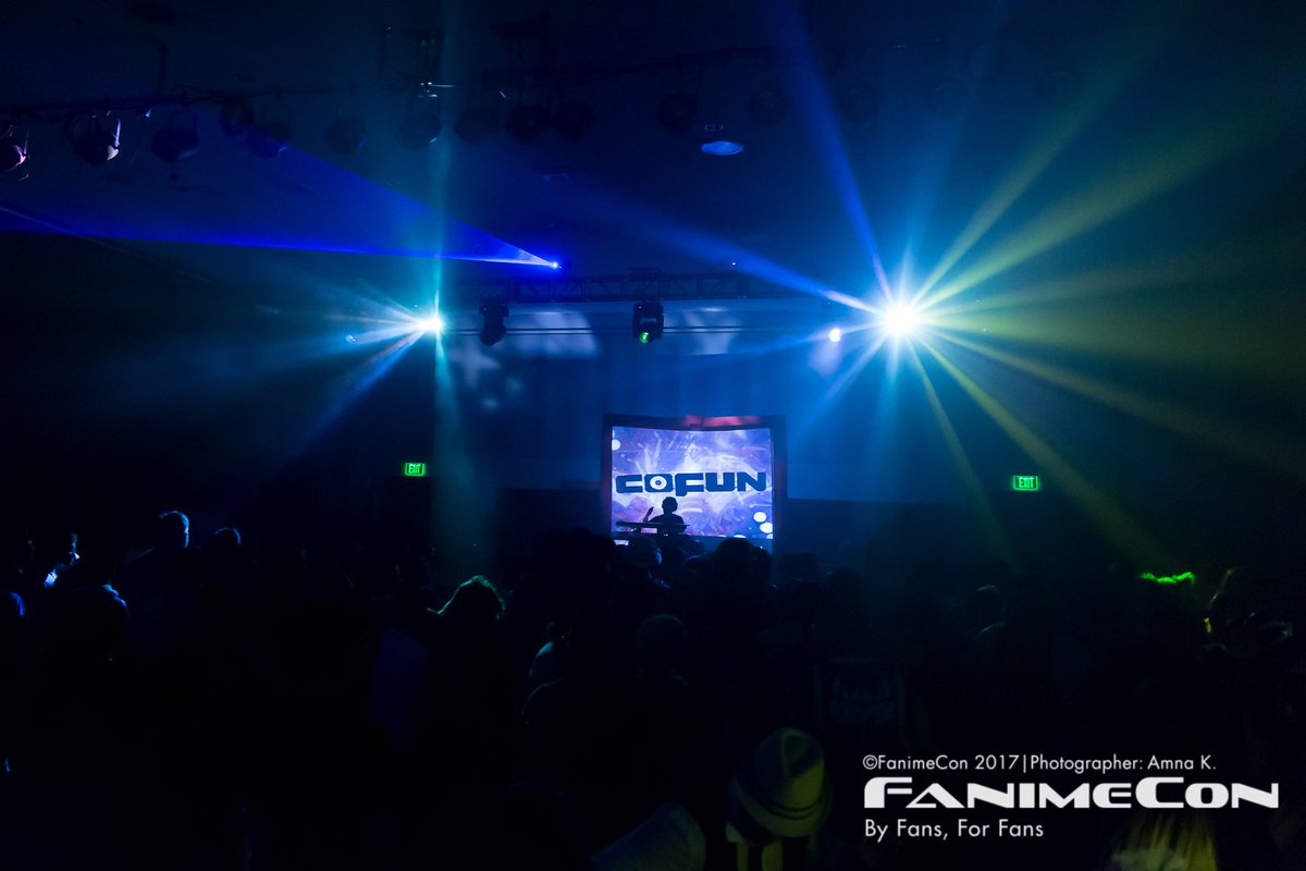 FanimeCon's tweet image. Dancing the night away, attendees and T-Rexes! #Fanime