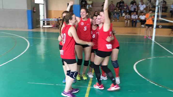 ClubVoleibolZGZ's tweet photo. El @ClubVoleibolZGZ Senior B logra el título de la liga Juvenil Provincial femenino tras conseguir una gran temporada. ¡Enhorabuena chicas! https://t.co/iBGHmbD6e5