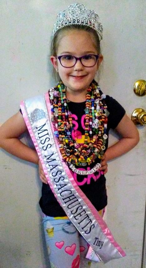 beadsofcourage's tweet photo. Meet 7-year-old @BeadsofCourage member Josephine, Tiny Miss Massachusetts 2017. Her @BeadsofCourage are part of her platform! #beadstrong 👑 https://t.co/IWXrzJXYYq