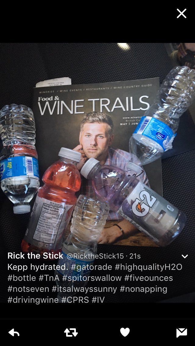 RicktheStick15's tweet image. Stay hydrated. @KitschWines @XWineTours #cpsa2017 #fiveounces #notseven #nonapping #Grant #spitorswallow #lamboryan #TnA #hongkongstrong #ID