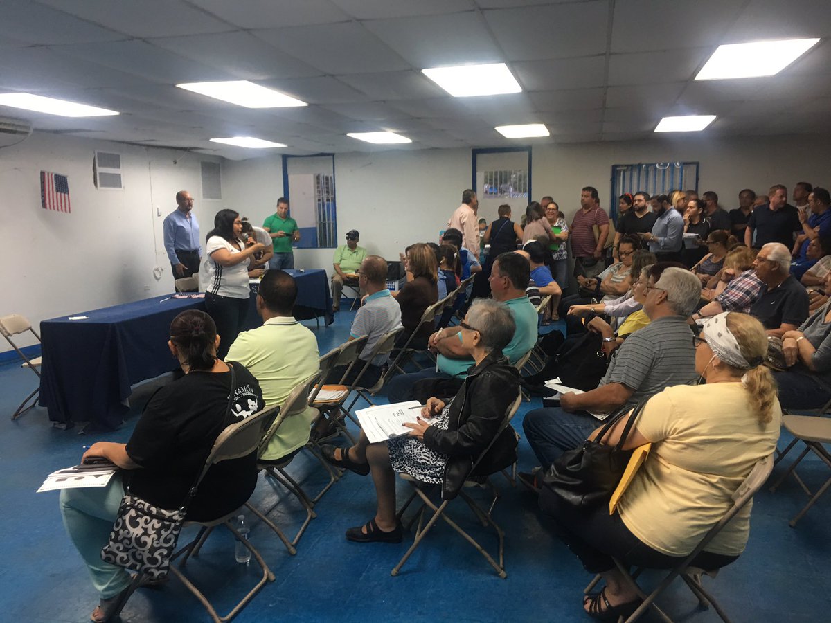 mlugo_j's tweet photo. Reunión funcionarios de colegios #Precinto11 y #Precinto10 @ramonluisrivera @YashiraMLebron #JuniorPerez camino al #Plebliscito #11dejunio https://t.co/Ks8OBe0MoV