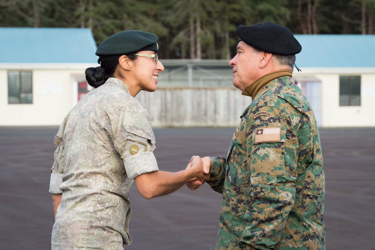 1NZBrigade's tweet photo. Lt Estay Miranda gave General Humberto Oviedo CA Chile a warm 1 (NZ) Bde welcome this morning before his busy visit schedule began #1NZBde https://t.co/1EPMz5Mn0P