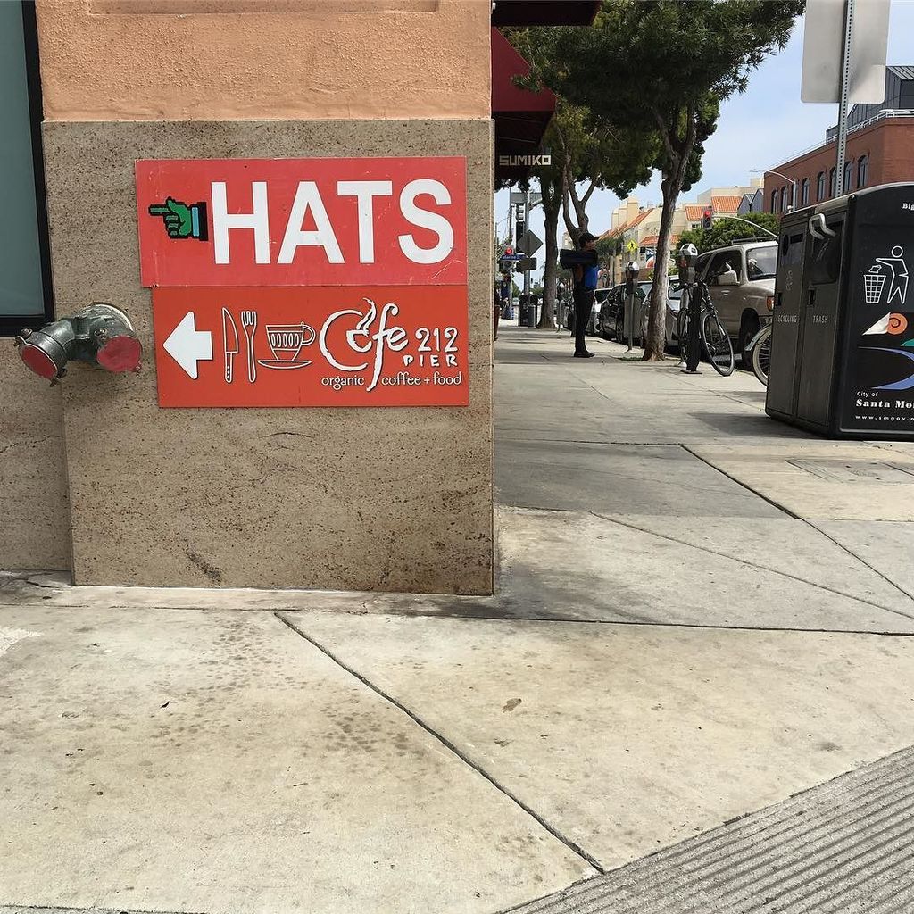 Shit_Sign's tweet photo. Where to start... the knee-high placement, #typography, density, hierarchy? A complete gem.
#shitsign #la #santamo… https://t.co/7SYf0eJCZo https://t.co/mbzCuFR5Dv