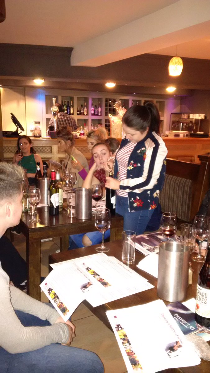 Maireadcat's tweet photo. 🍇🍇🍇 A 'Great Bunch' #wine #training #amazing #staff #district45 #district80 @unitedwines es 🍷🍷🍷 https://t.co/ULKX0qlfOE
