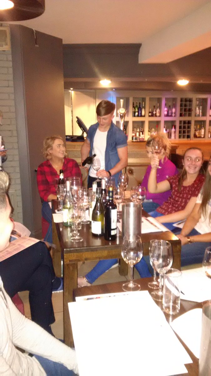 Maireadcat's tweet photo. 🍇🍇🍇 A 'Great Bunch' #wine #training #amazing #staff #district45 #district80 @unitedwines es 🍷🍷🍷 https://t.co/ULKX0qlfOE
