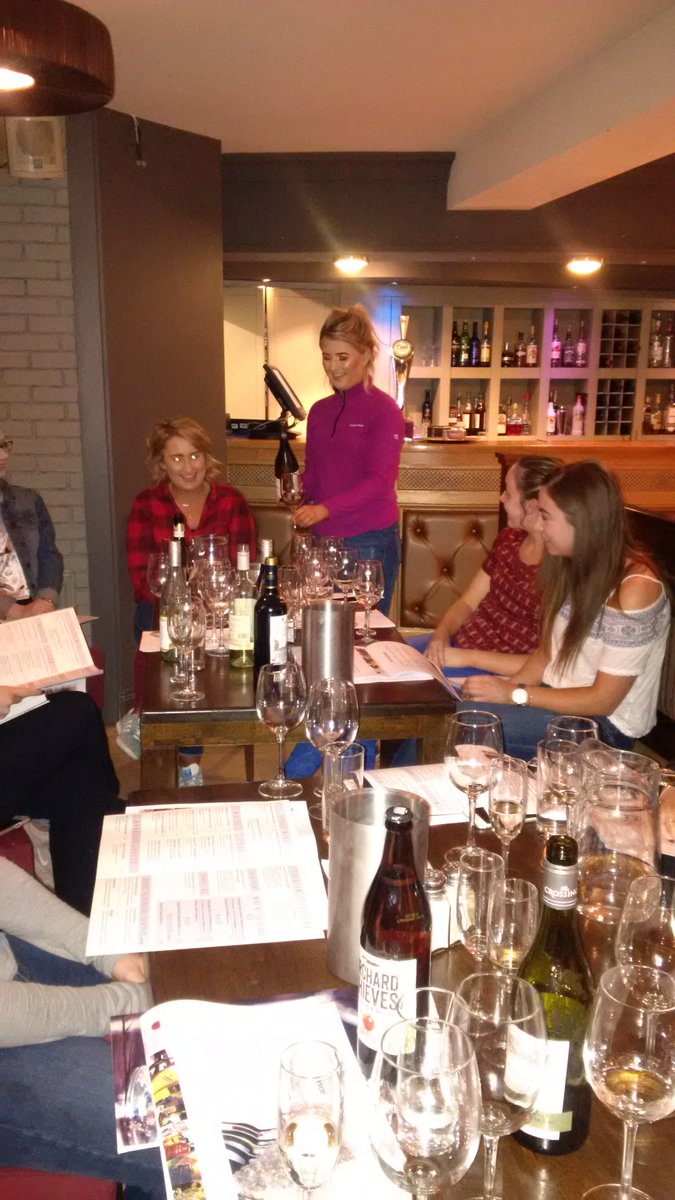 Maireadcat's tweet photo. 🍇🍇🍇 A 'Great Bunch' #wine #training #amazing #staff #district45 #district80 @unitedwines es 🍷🍷🍷 https://t.co/ULKX0qlfOE