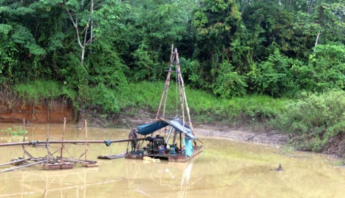 actualidadspda's tweet photo. Madre de Dios: 9 detenidos en operativo contra minería ilegal en comunidad nativa “El Pilar” https://t.co/UTBxTC2zOG https://t.co/RjqCGuG3Ch