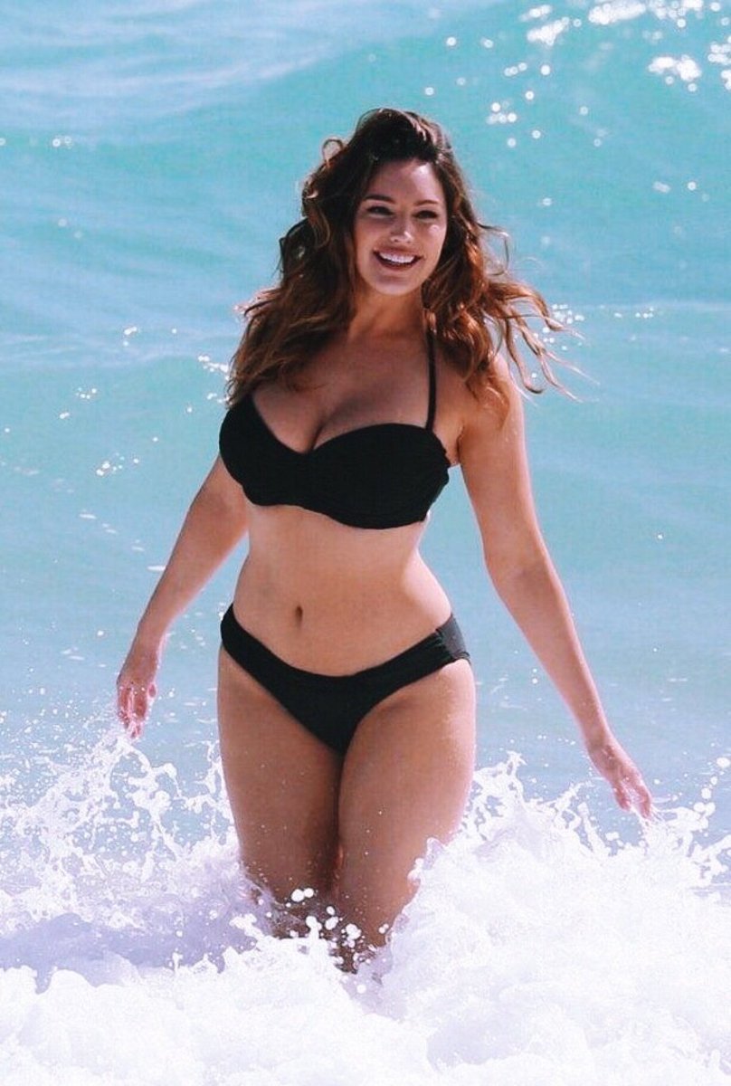 WankOffPremier's tweet photo. #WankOffPremiership
MILF Athletic vs Cleavage Wanderers
Vote in attached poll
Carol Vorderman vs Kelly Brook https://t.co/2QWFHH4gEp
