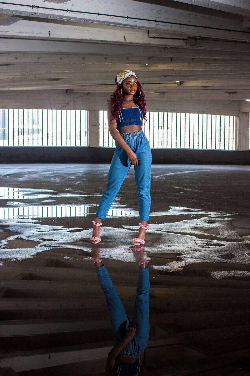 BillykissAzeez's tweet image. 90s baby with a modern swag 🦋. Outfit deets on my blog 💕yourfavouritemuse.com/billie-jean/