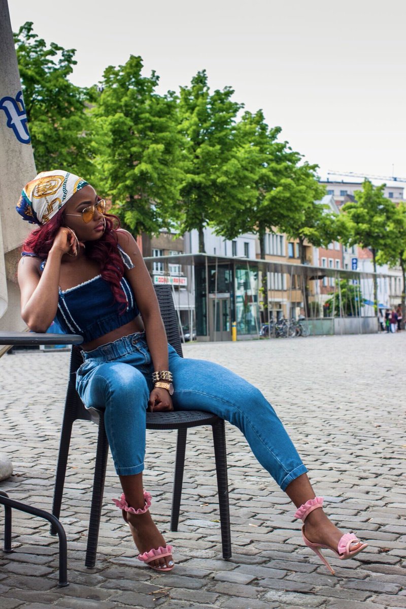 BillykissAzeez's tweet image. 90s baby with a modern swag 🦋. Outfit deets on my blog 💕yourfavouritemuse.com/billie-jean/