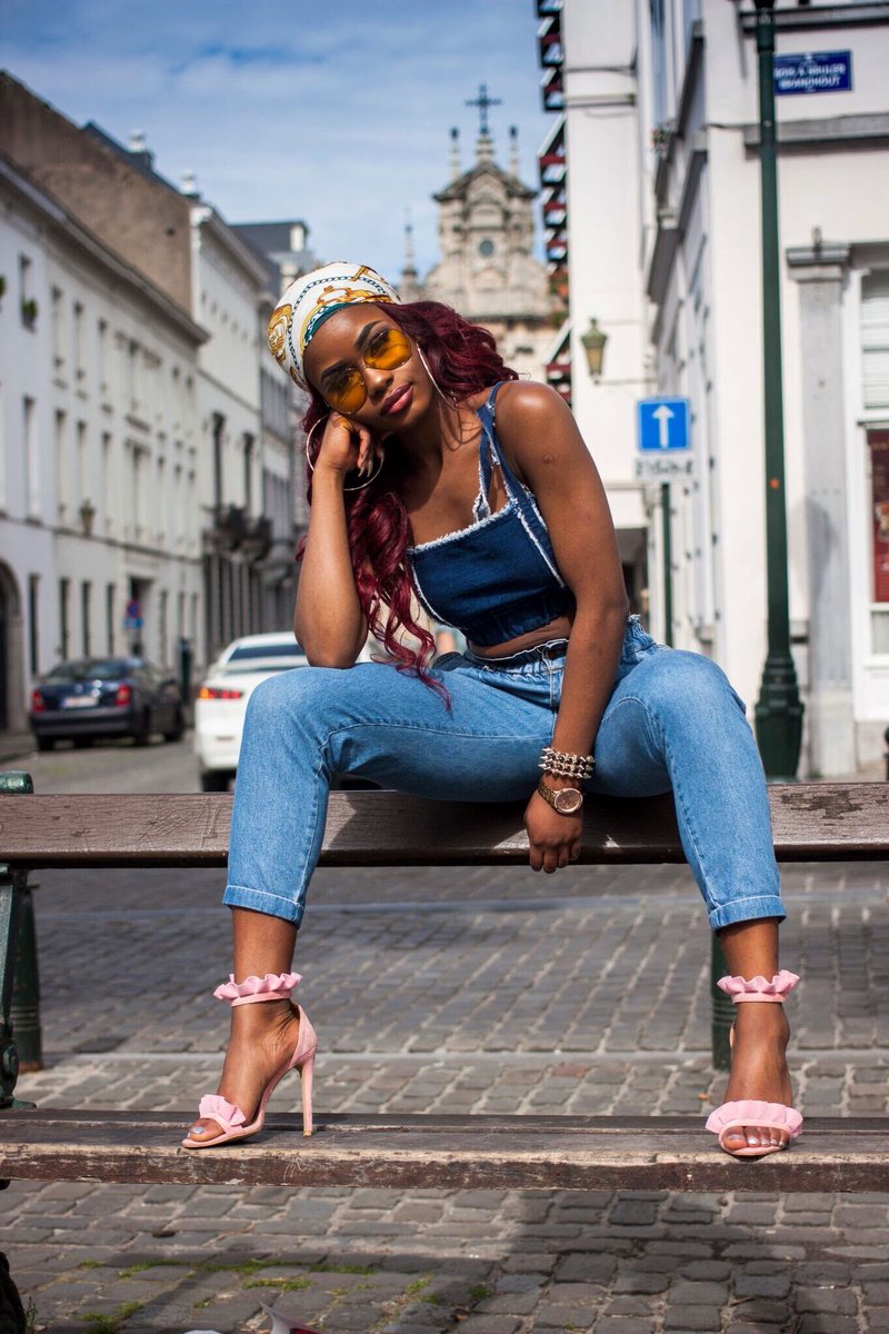 BillykissAzeez's tweet image. 90s baby with a modern swag 🦋. Outfit deets on my blog 💕yourfavouritemuse.com/billie-jean/