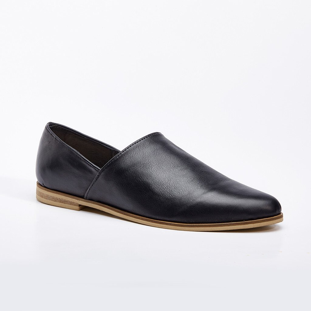 Jane_Sews's tweet photo. Essential,classic,and comfort driven. This elegant,handcrafted staple feels as good as it looks! Now available here: https://t.co/PPmVwLqiMz https://t.co/JtmowodGN2