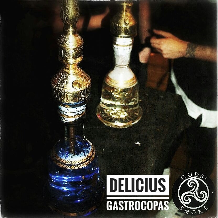Deliciussevilla's tweet photo. Don't stop the party. 

Ven a #Delicius y fúmate una buena cachimba a 8e y 10e. Lo mejor, que la segunda está a la mitad.

Y las copas a 4e. https://t.co/UFc4LVWZDE