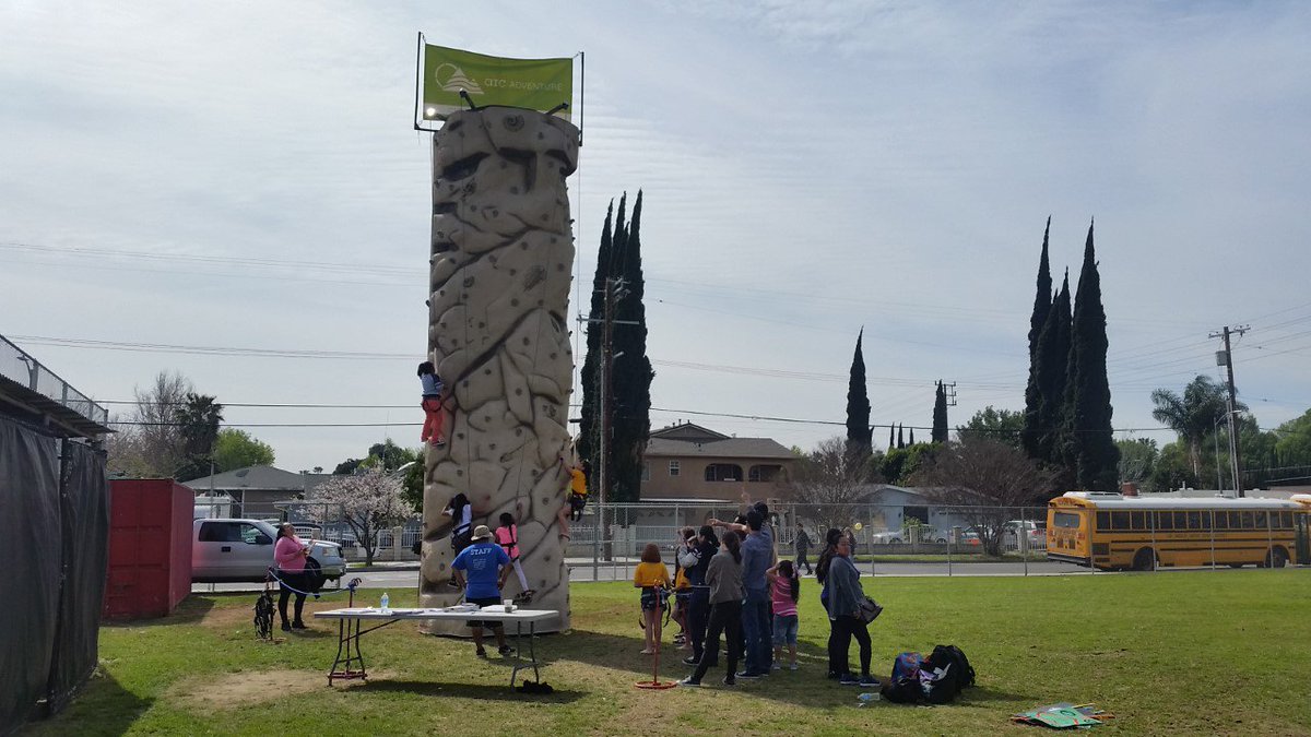 arcexperience's tweet photo. Rock wall climbing at Ánimo Mae Jemison Charter Middle School #rockwall #climbing #arcexperience https://t.co/bncBezQAJX https://t.co/vSChStz7xN