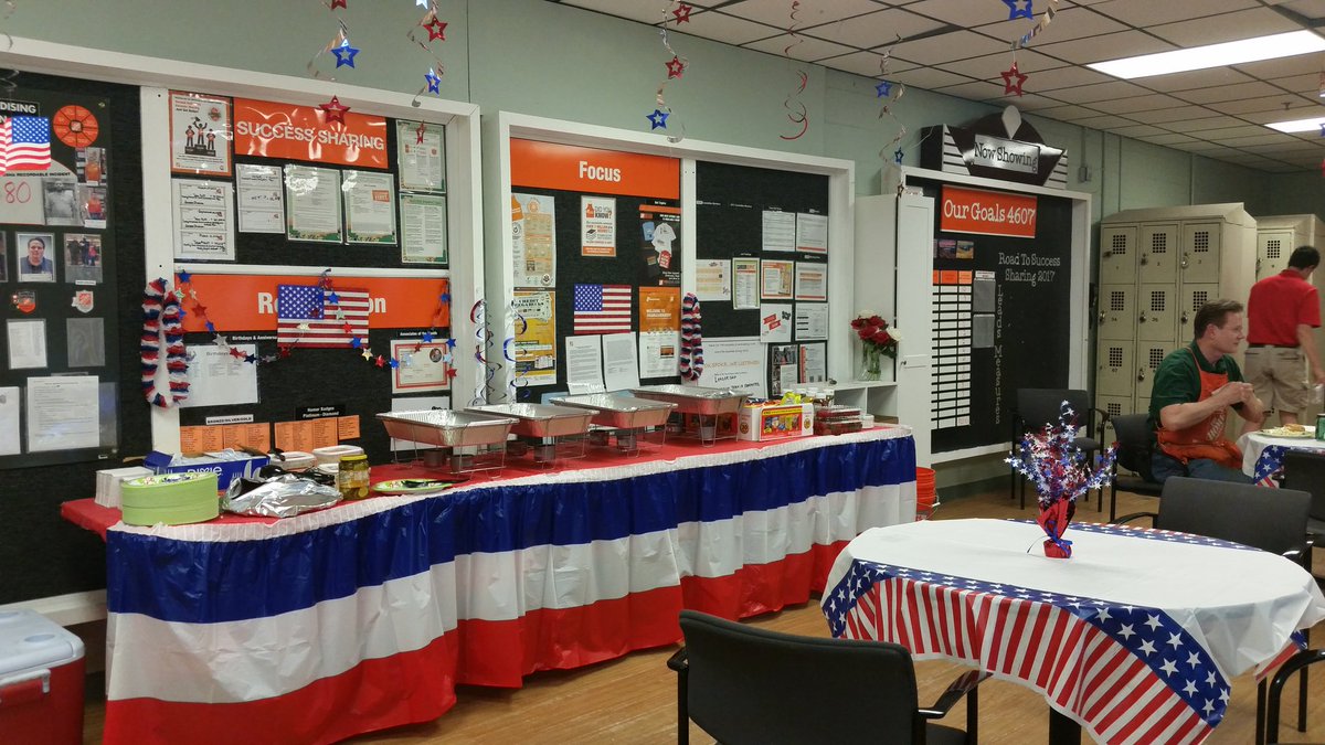 Taraglienke's tweet photo. Happy Memorial Day 4607!! God Bless Red/White/Blue!! @VicTHD4607 @BobbittMatthew @kattyniner @MAEngagement https://t.co/VoRD3C6V54