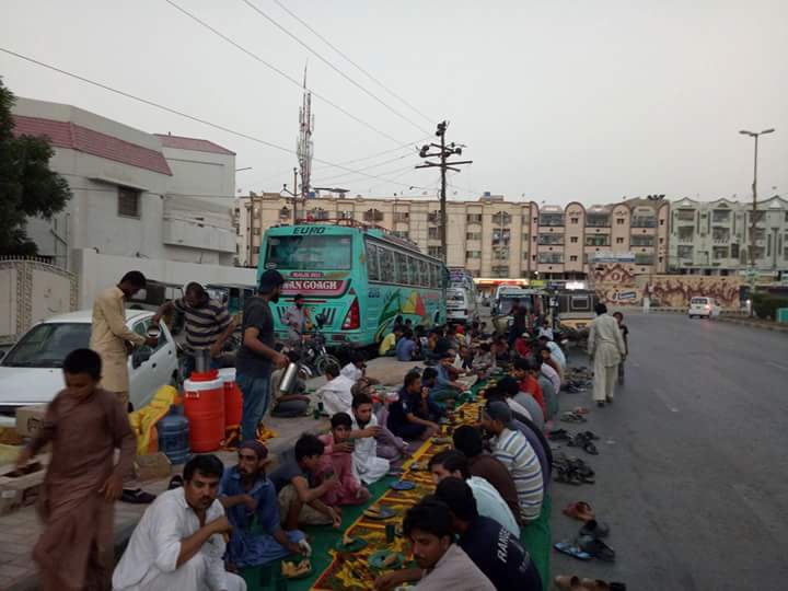 UsmanSiddiquiZz's tweet photo. Day 2 :
Alhamdolellah,
With the grace of Almighty Allah,
We successfully served our Ramazan Dasterkhaun at karachi.
.
#RYForce https://t.co/zucmwmklr6