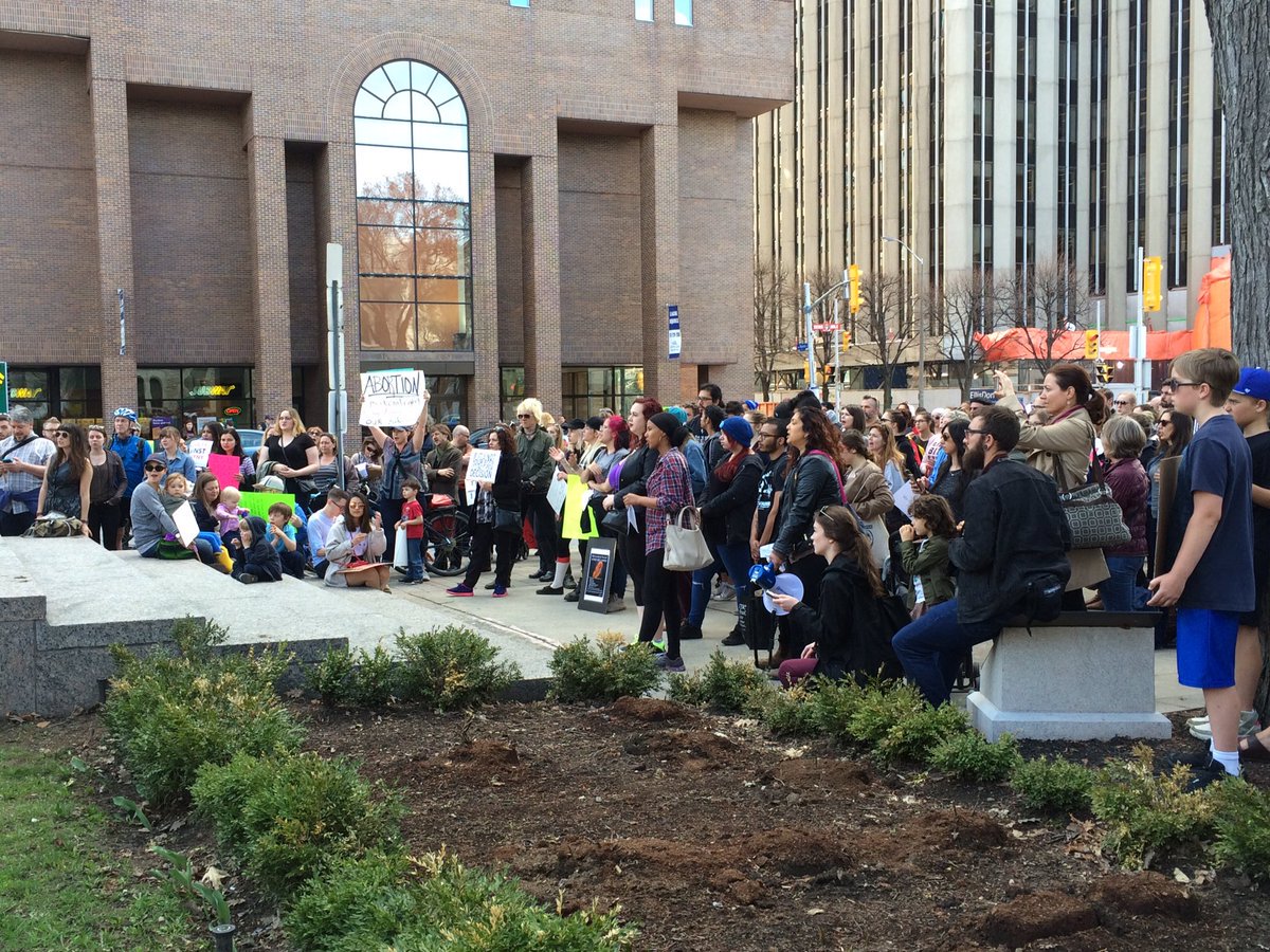 #Ontario to create safe zones around abortion clinics 1310news.com/2017/05/29/ont… #ottnews #onpoli https://t.co/YEAB9GKg2F