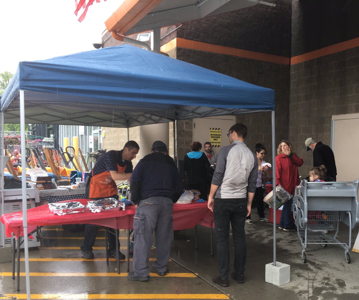 martini1177's tweet photo. Grilling it up for our customers and of course our associates, but never forgetting what today is about #RemberingTheFallen #TrendingOrange https://t.co/gSTi66HJjN