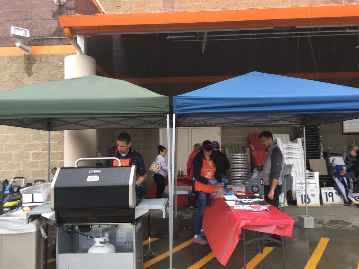 martini1177's tweet photo. Grilling it up for our customers and of course our associates, but never forgetting what today is about #RemberingTheFallen #TrendingOrange https://t.co/gSTi66HJjN