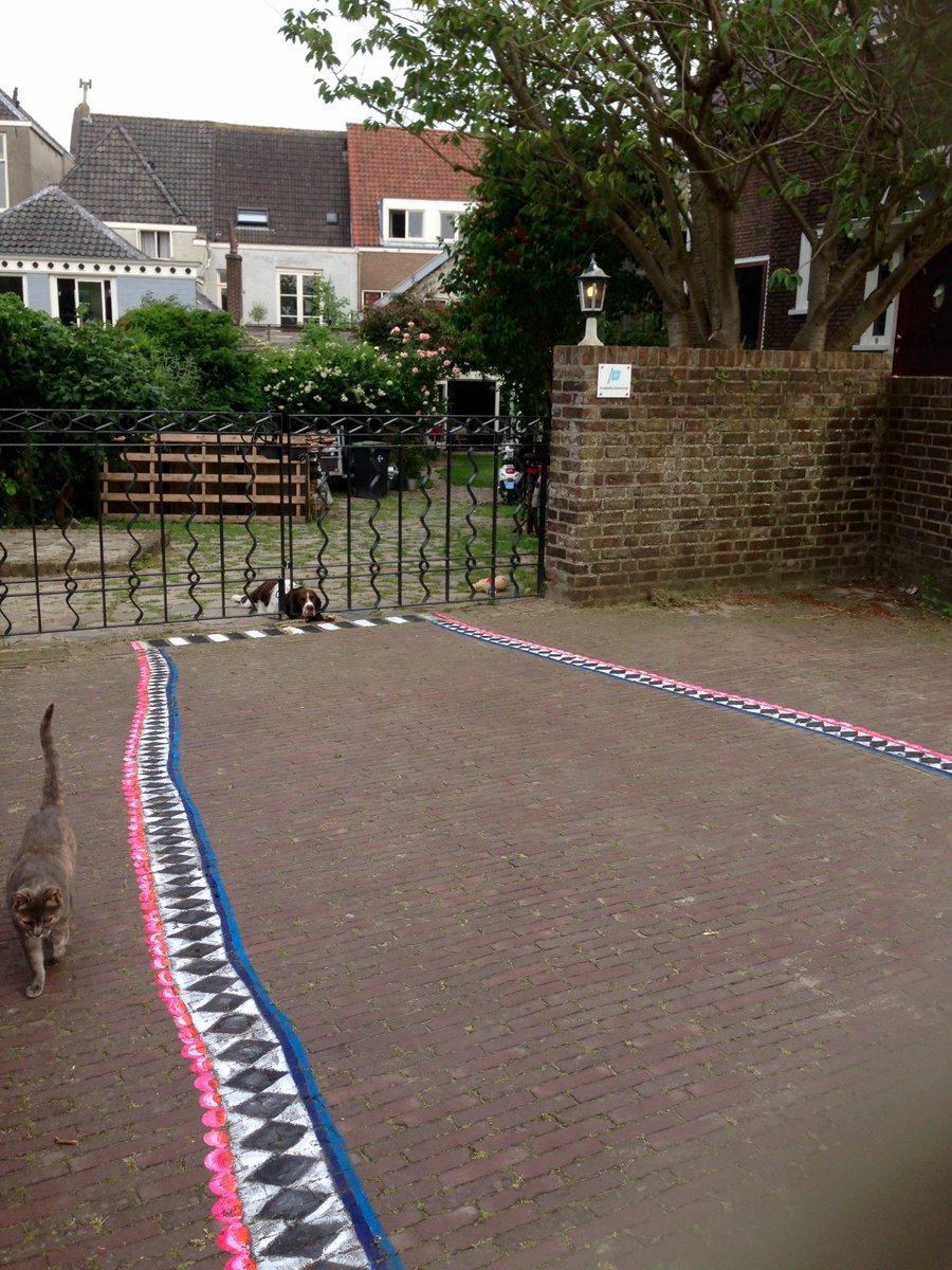 Er groeit wat moois voor de ingang van <a href="/BZaltbommel/">B&B Zaltbommel</a> <a href="/Pukart/">Daniëlle Ducheine</a> 👍🏻#prachtindegracht. We kijken ernaar uit!