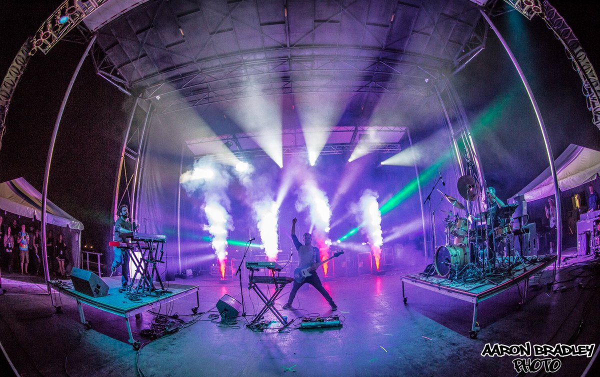 futurerockband's tweet photo. Thank you @SummerCampFest! We love you. #scamp17 https://t.co/GdK9dGFRWQ