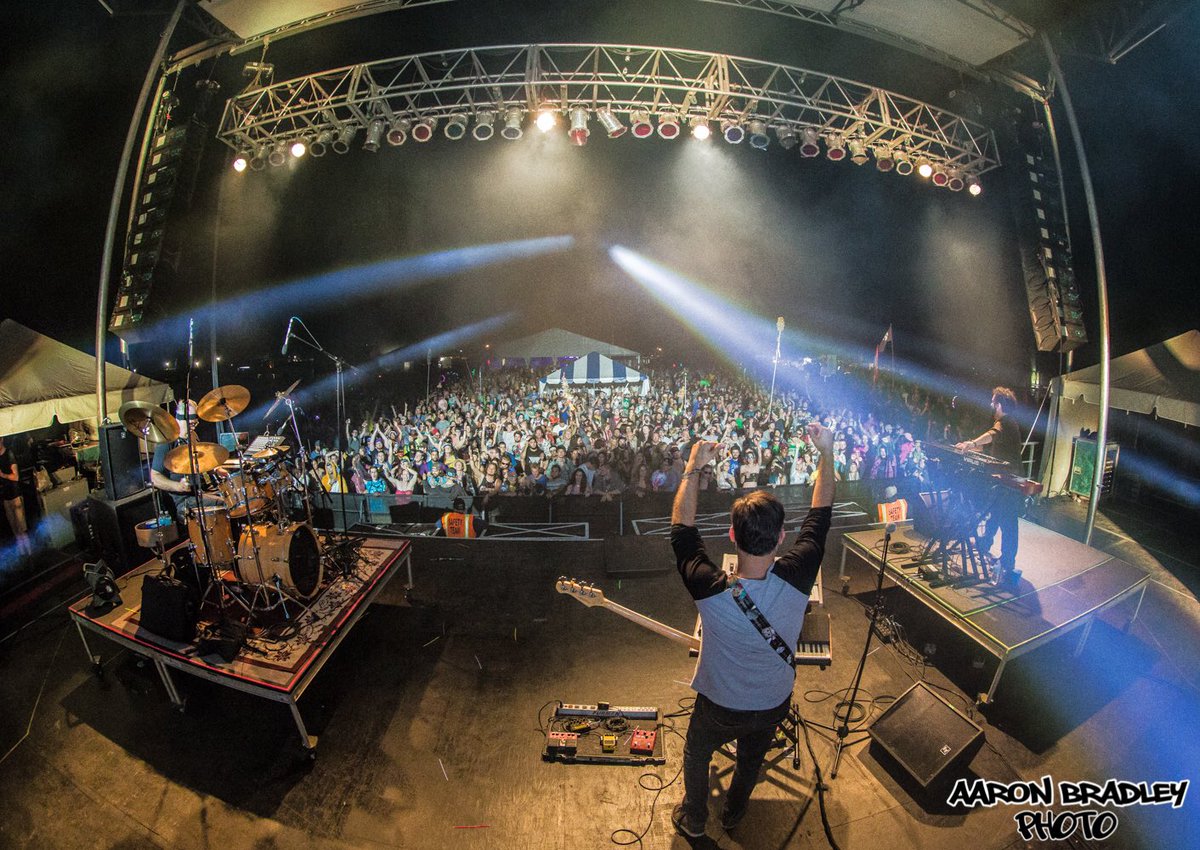 futurerockband's tweet photo. Thank you @SummerCampFest! We love you. #scamp17 https://t.co/GdK9dGFRWQ