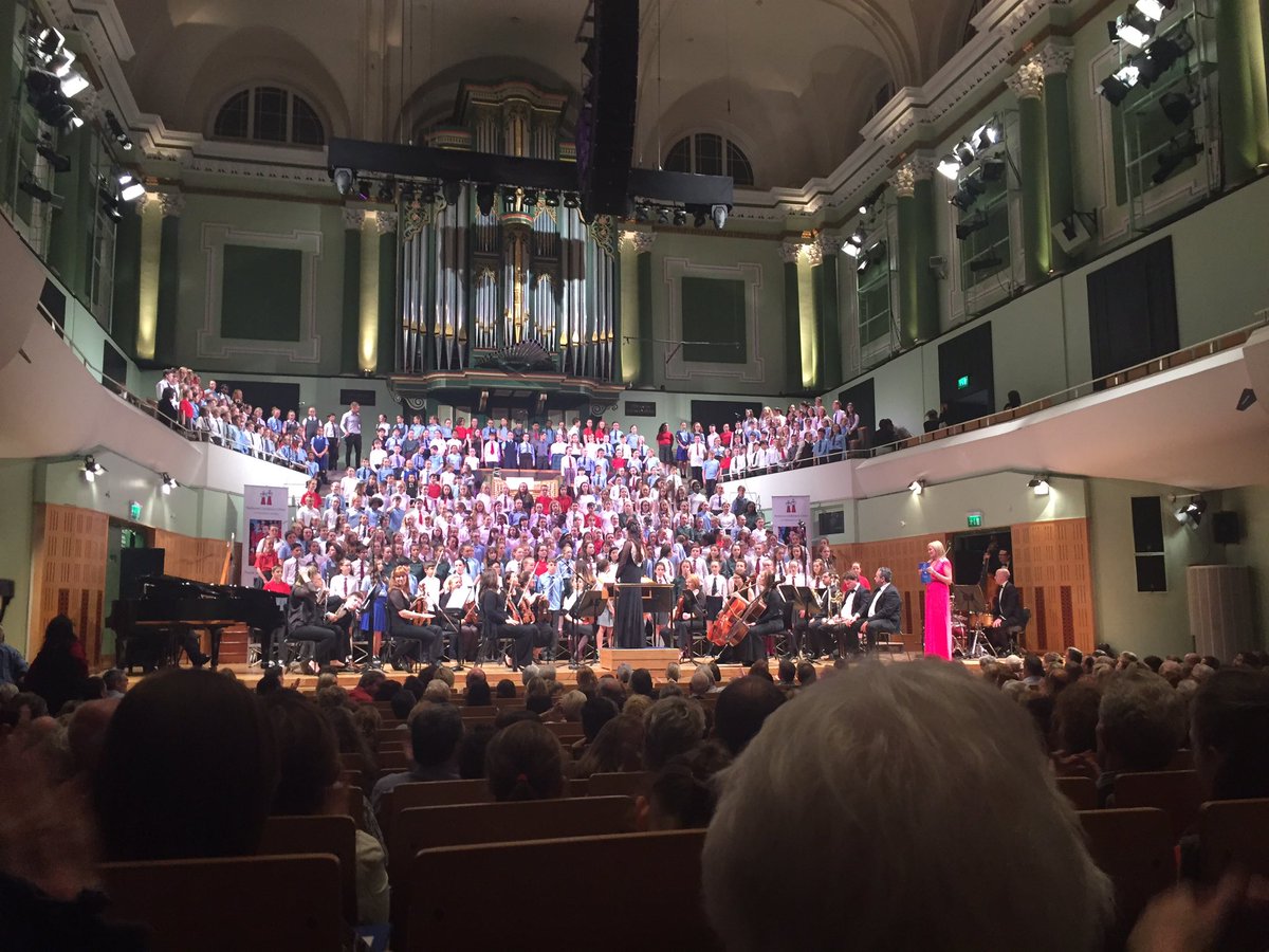 IsMiseNaomiM's tweet photo. Calla an amazing job singing in the NCH! Superb performance of Moon River! 🎶💞🎶@ChoirNCC https://t.co/5ICc9yAB8o