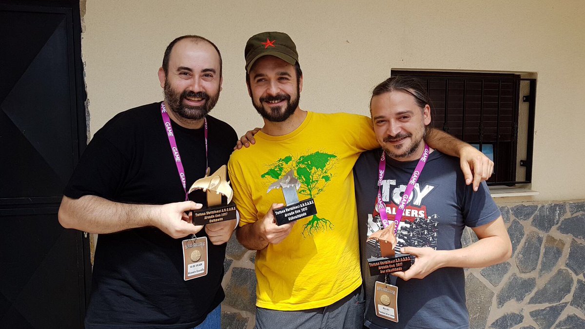 Arcade_Vintage's tweet photo. Ganadores Torneo Death Come From Verminest! 1er Alex de #VaDeArcade, 2do @jaimedominguez y 3o @Metr81 👏👏@Locomalito @Gryzor87 #ArcadeCon2017 https://t.co/7lt0V6g5gT