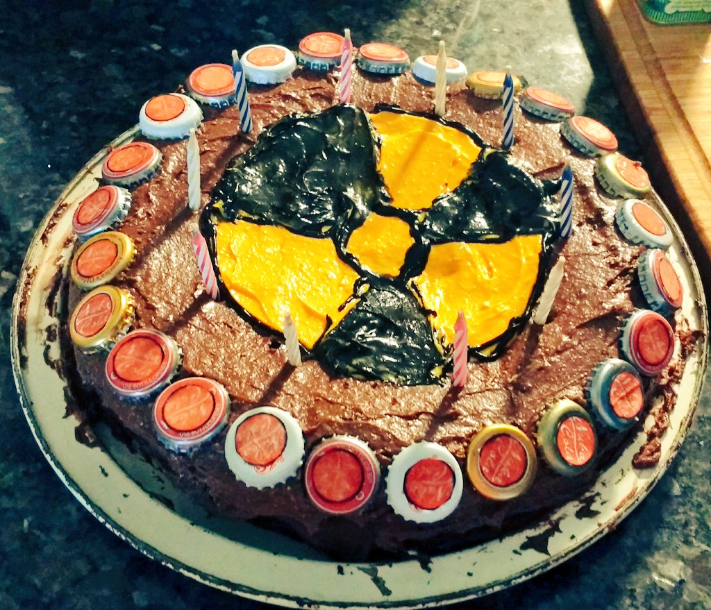 wrigglemania's tweet photo. My sister in law made me a @Fallout themed pie cake. There is a cherry pie baked INTO this cake! #FancyLads https://t.co/jd8XBIhgzT