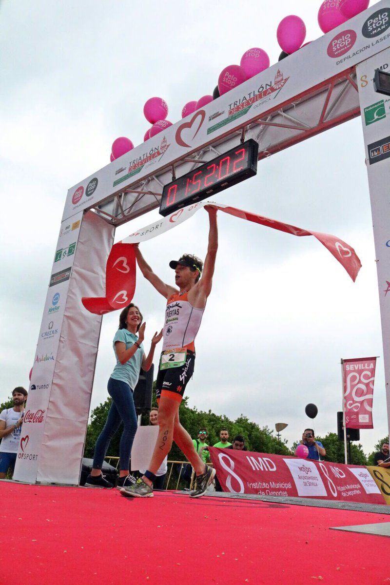 camilopuertas's tweet photo. CAMPEÓN ANDALUCÍA Triatlón Olímpico!! Disfrutando tras un largo invierno de duro trabajo🤘 https://t.co/uajelSjcm1