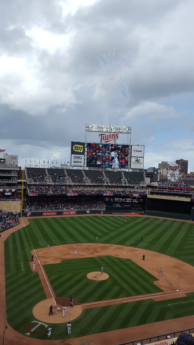 TCAnelle's tweet photo. Big fan. Huge. #7runs #MNTwins https://t.co/RmriHLxnvP