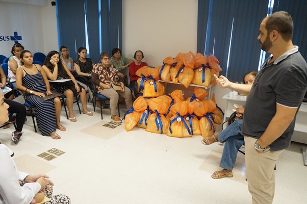 rinaldodelamare's tweet photo. Grupo de gestantes com entrega de enxoval para as futuras mamães!
@cap21ehalegria @Saude_Rio https://t.co/lx0FMD2IrS
