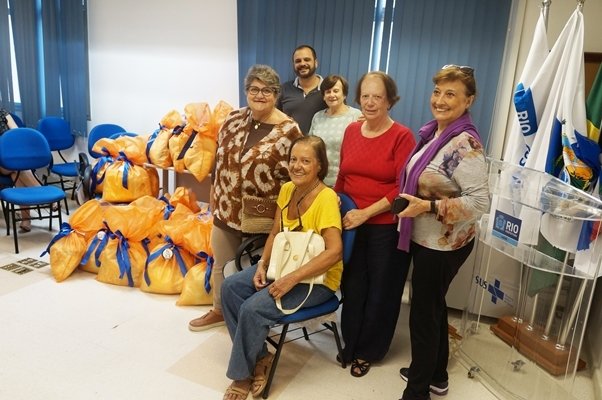 rinaldodelamare's tweet photo. Grupo de gestantes com entrega de enxoval para as futuras mamães!
@cap21ehalegria @Saude_Rio https://t.co/lx0FMD2IrS