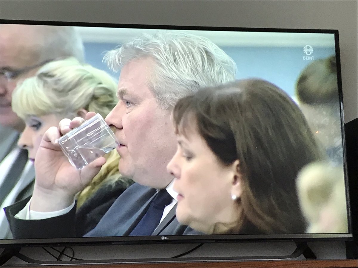 horduragustsson's tweet photo. "Já, ég ætla að fá einfaldan Koskenkorva. Strax" #eldhúsdagur #costcoeffect https://t.co/75Oc0CbzP5