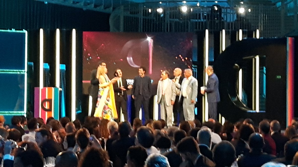 gayburg's tweet photo. #StatoCivile รจ il miglior programma tv ai #dmac17 https://t.co/M4GWkAqNfP