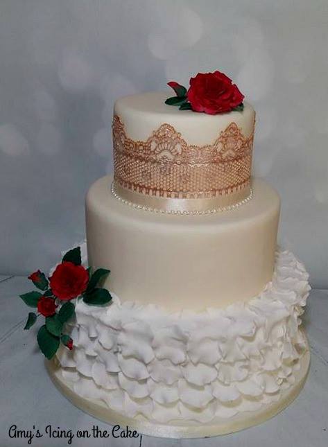 AmyChapman25's tweet photo. ruffle lace and rose #weddingcake #amysicingonthecake https://t.co/e8gWiS08FJ