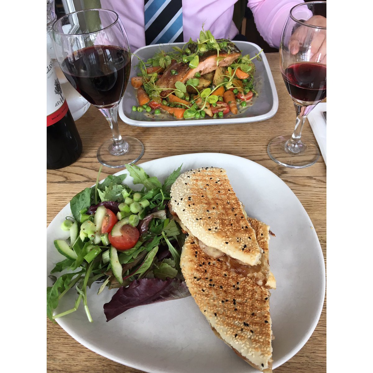 shaunmalton's tweet photo. Awesome lunch! Thanks to @TeaontheGreen https://t.co/AGQQWXz8gy