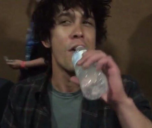 jjnkiara's tweet photo. 2199 REASONS TO LOVE BELLARKE
love being on winning team https://t.co/SNRMdZWZ4U