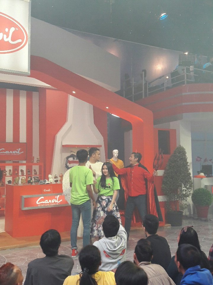 TRANSTV_CORP's tweet photo. Wah kok malaikat @GilangDirga malah suka menghasut bunda ninggalin ayah yaa? Haha yuk tonton terus #KOMEDISAHUR https://t.co/kmKLeSzR6x