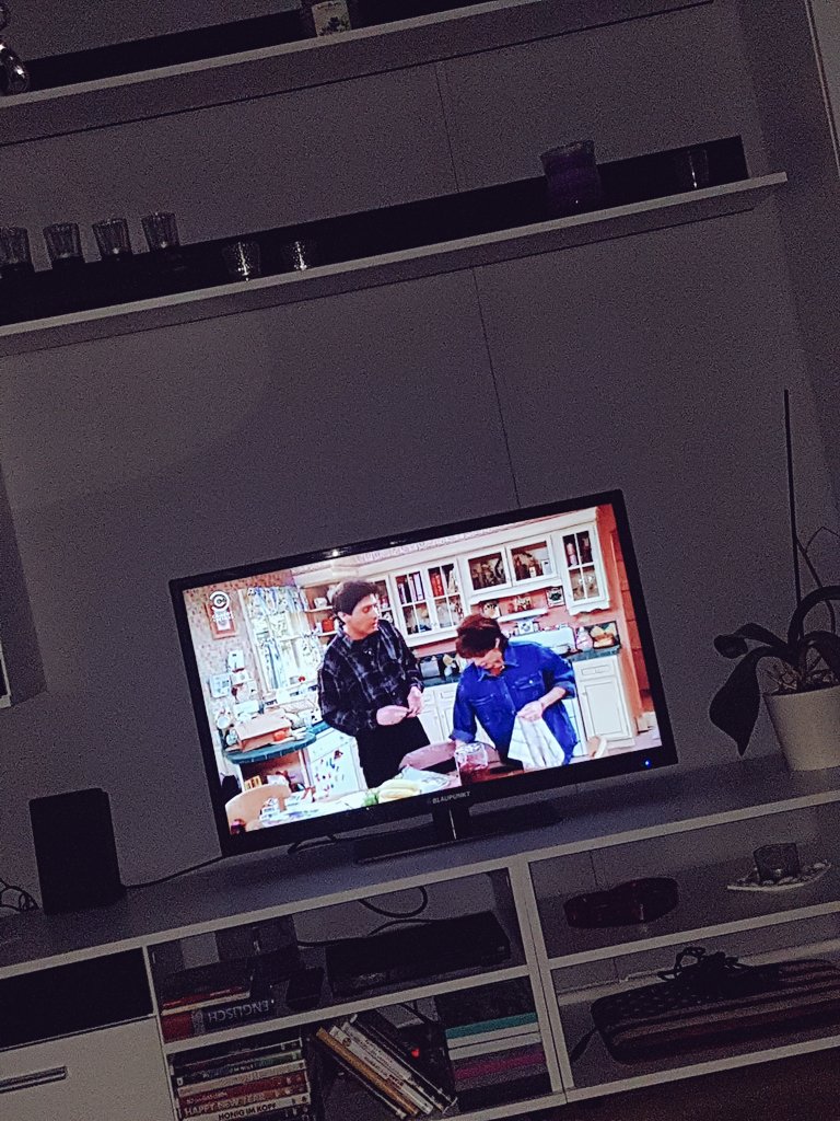 JennyNMAdam's tweet photo. Season 1 back on tv in Germany 😊 yay 💜 @PatriciaHeaton @MHoranRosenthal #EverybodyLovesRaymond ❤ @RealBradGarrett https://t.co/jZhdhyJNk7