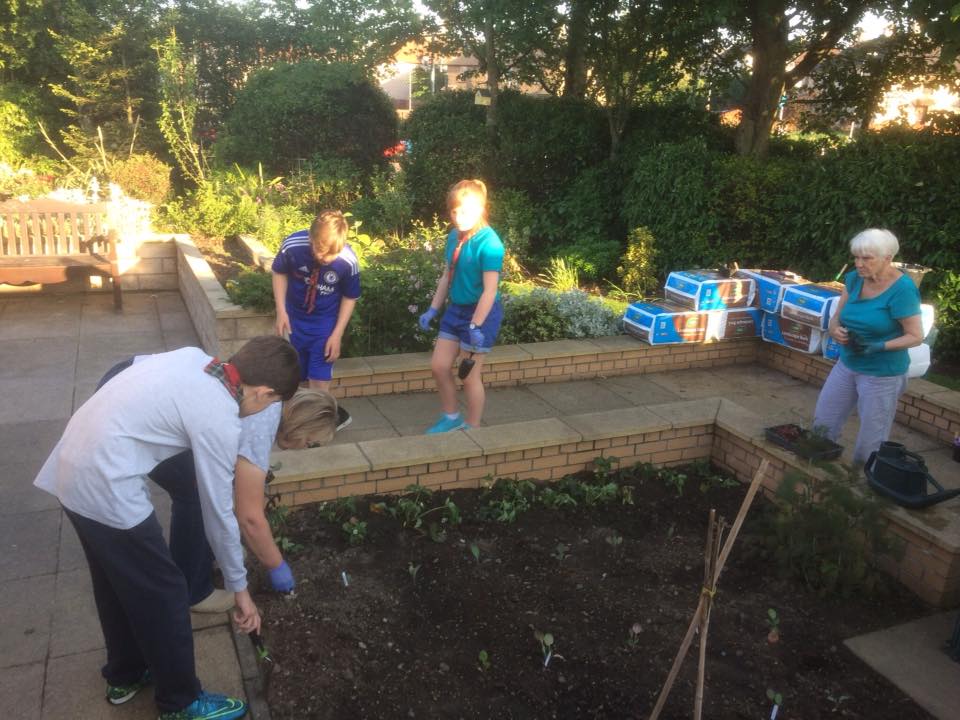 ScoutsKirkcaldy's tweet photo. The @115thFifeScouts Beavers &amp; Scouts have been working together at Victoria hospital hospice garden,well done all @nhsfife @ScoutsScotland https://t.co/GnPNjWaJ58