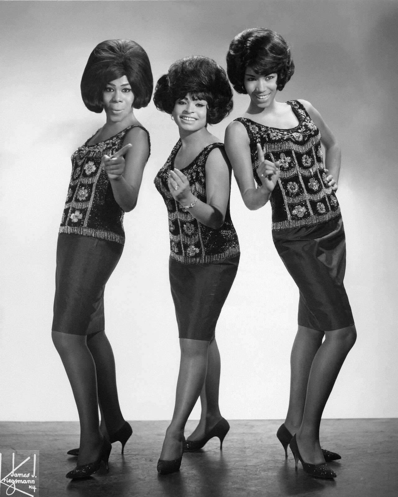 Happy Birthday Gladys Horton (May 30, 1945) Motown singer
Bio:
Video: 