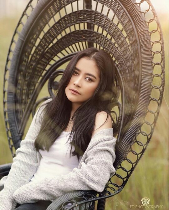 GO_Prilly's tweet photo. Bikin caption sendiri deh !! 😂😂
#MiminBingung
#PokoknyaCantiknyaGakuku https://t.co/sfnJIKsoLZ