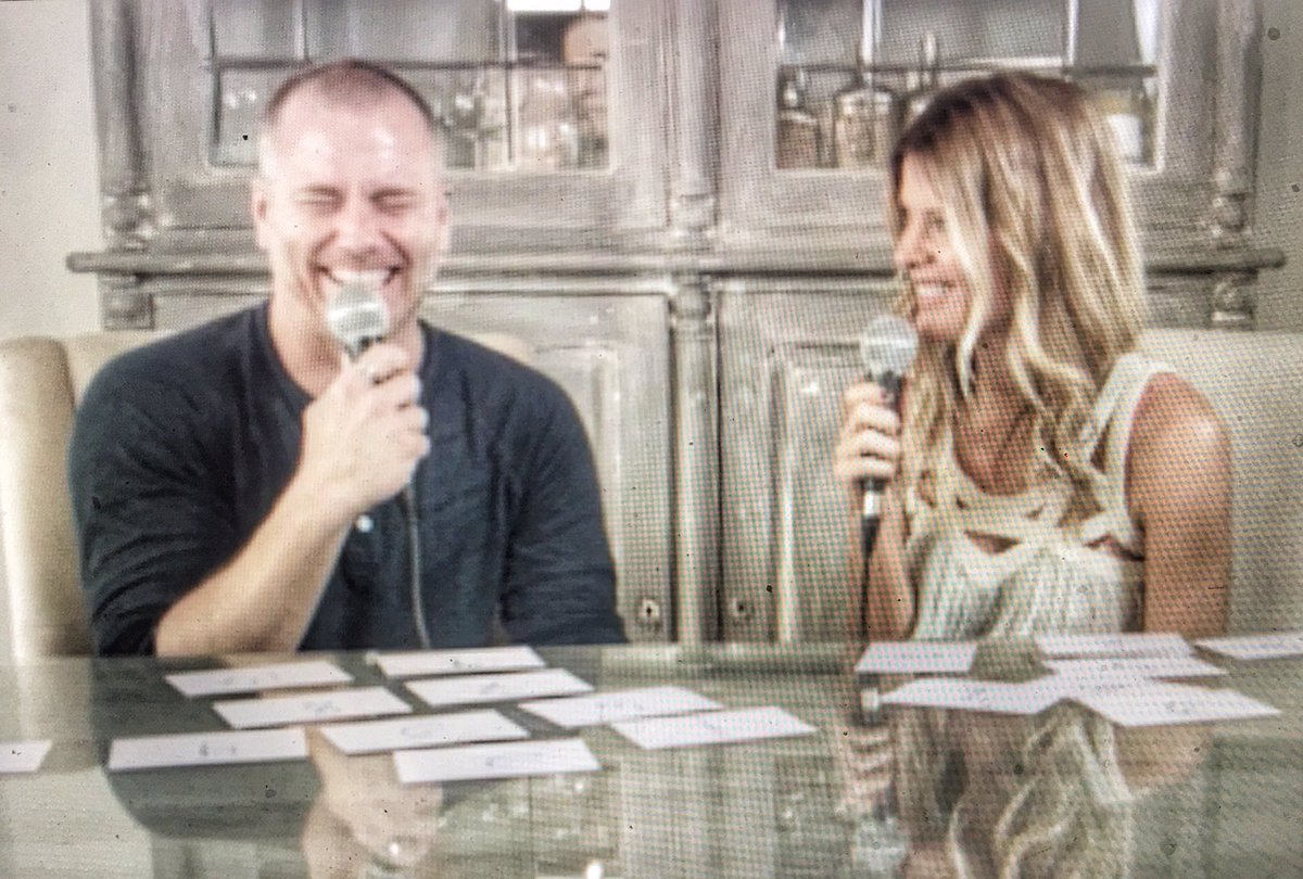 You wanna laugh tonight!? Go to singlemomagogo.com to see this hilarious show with <a href="/SeanCarrigan/">Sean Carrigan</a> #GH #YR