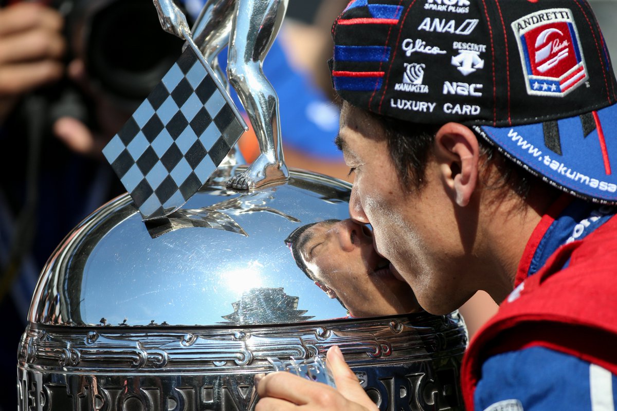 jackson2lincoln's tweet photo. Fotinhas do @TakumaSatoRacer vencedor da #Indy500. Olha que legal o pessoal da @AJFoytRacing parabenizando-o pela conquista. https://t.co/W7NaKm7KlS