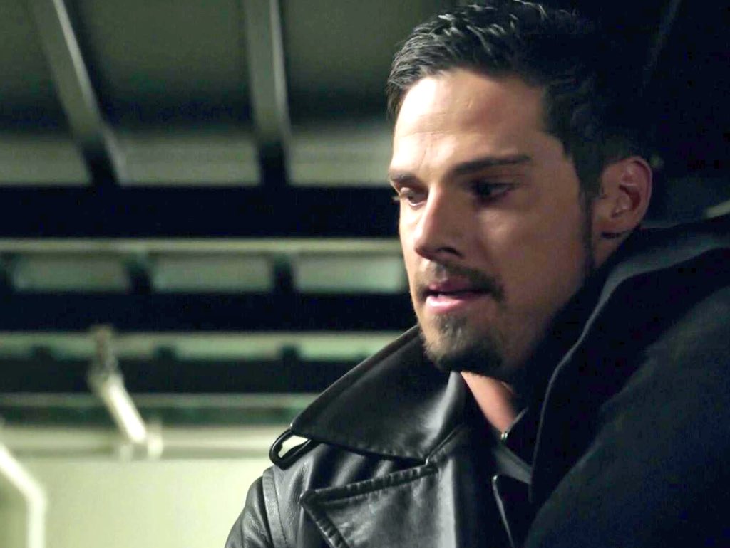 There's a gunshot, which alerts Vincent.. they're threatening to kill Tess! 😱 #BatB #S2E11Memories
